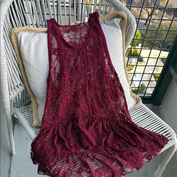 LOVE BY DESIGN Elegant Burgundy Lace Tunic - Picture 4 of 6